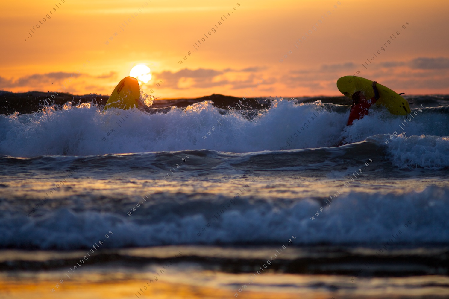 Surfeando en el ocaso