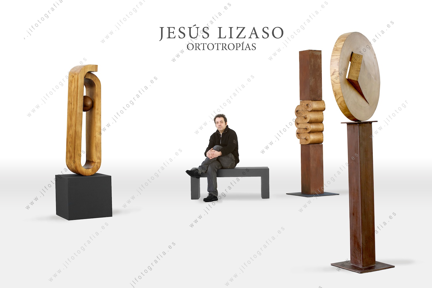 Jesus Lizaso presentando su última obra, Ortotropías