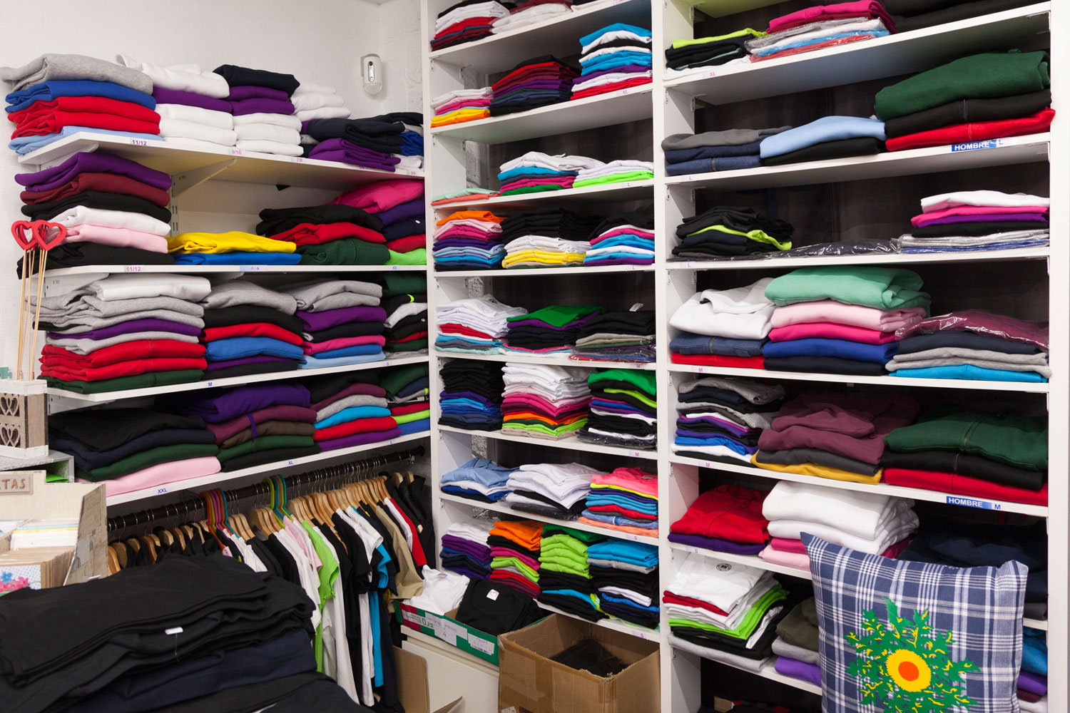 Amplia variedad en camisetas de hombre y mujer