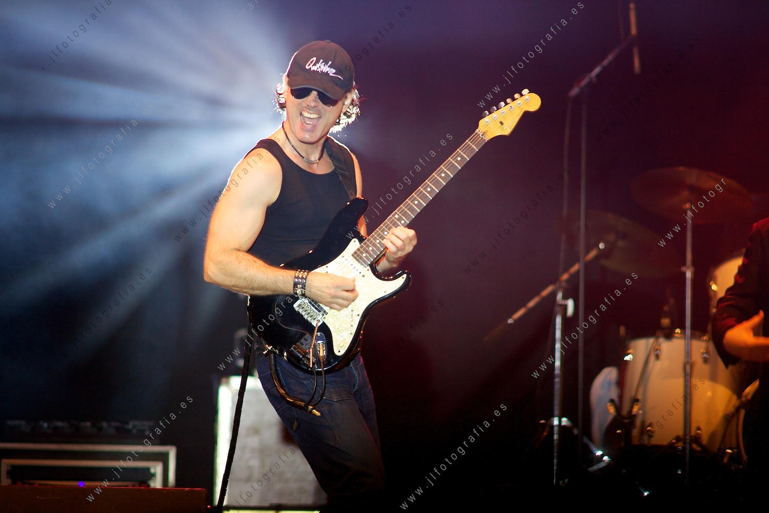 Juan Calleja, guitarra.