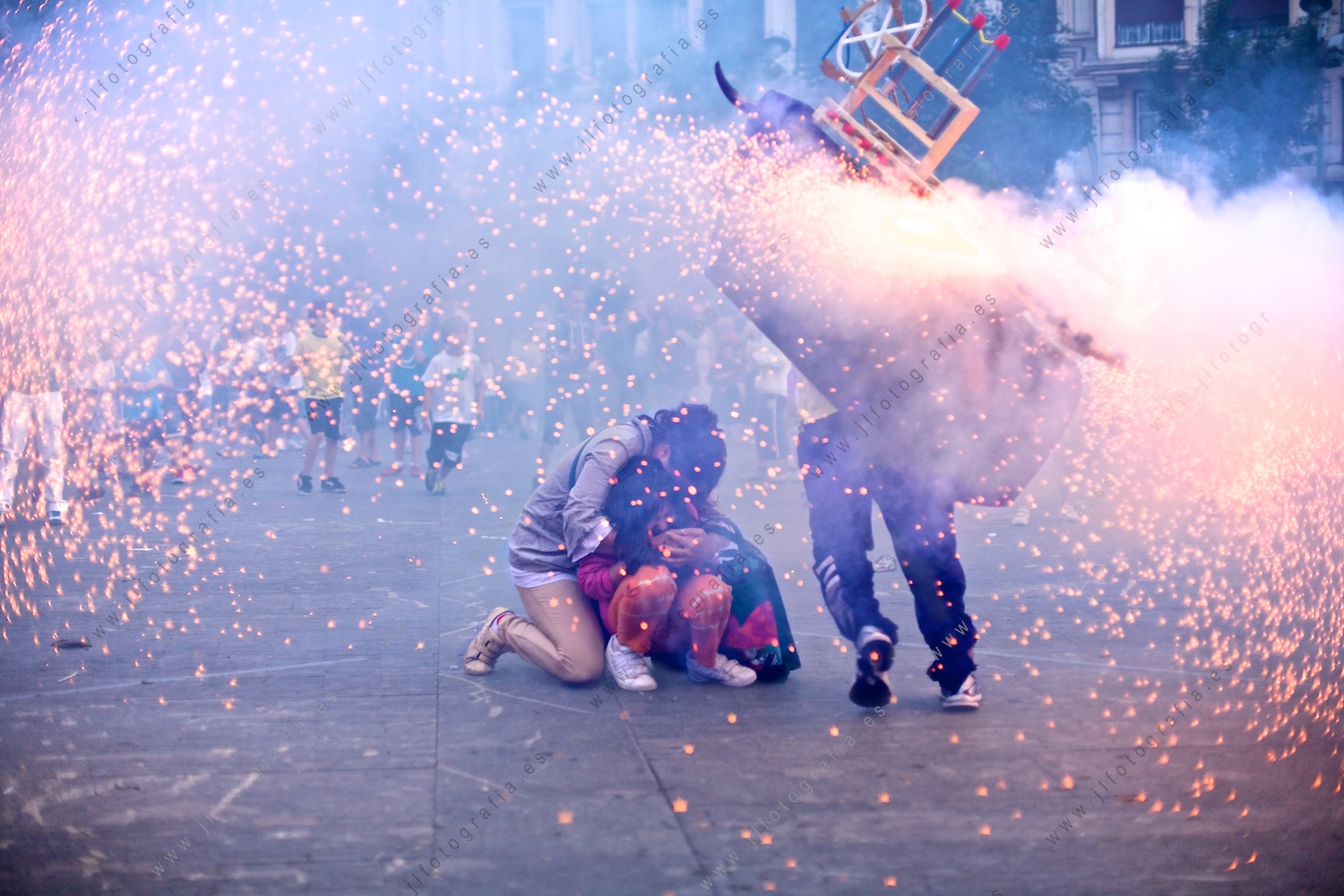 Toro de fuego por encima