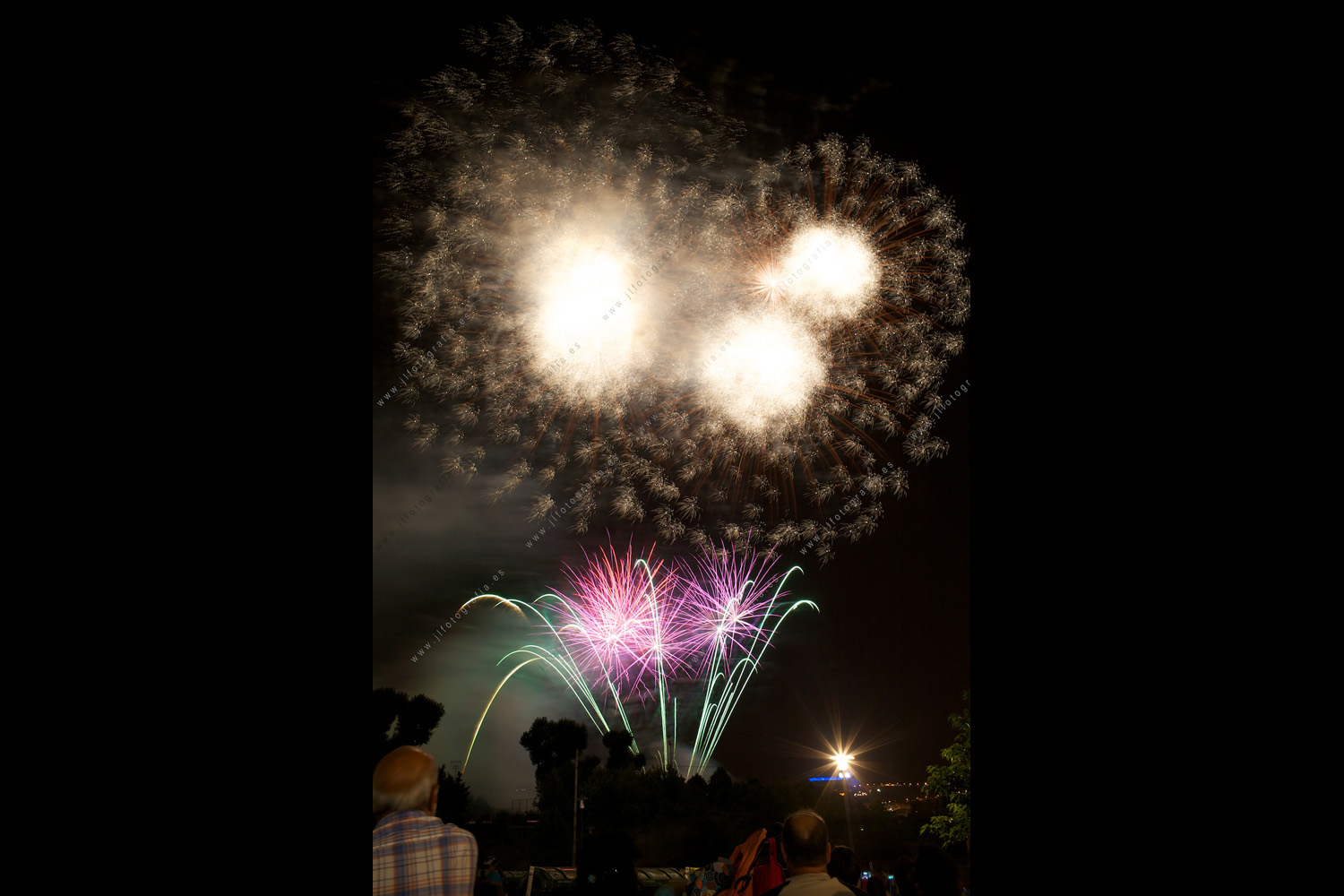 Fuegos artificiales desde el parque de Etxebarri