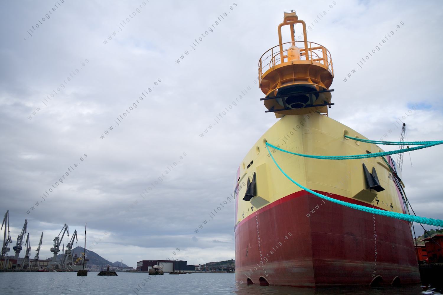 Junto a un barco