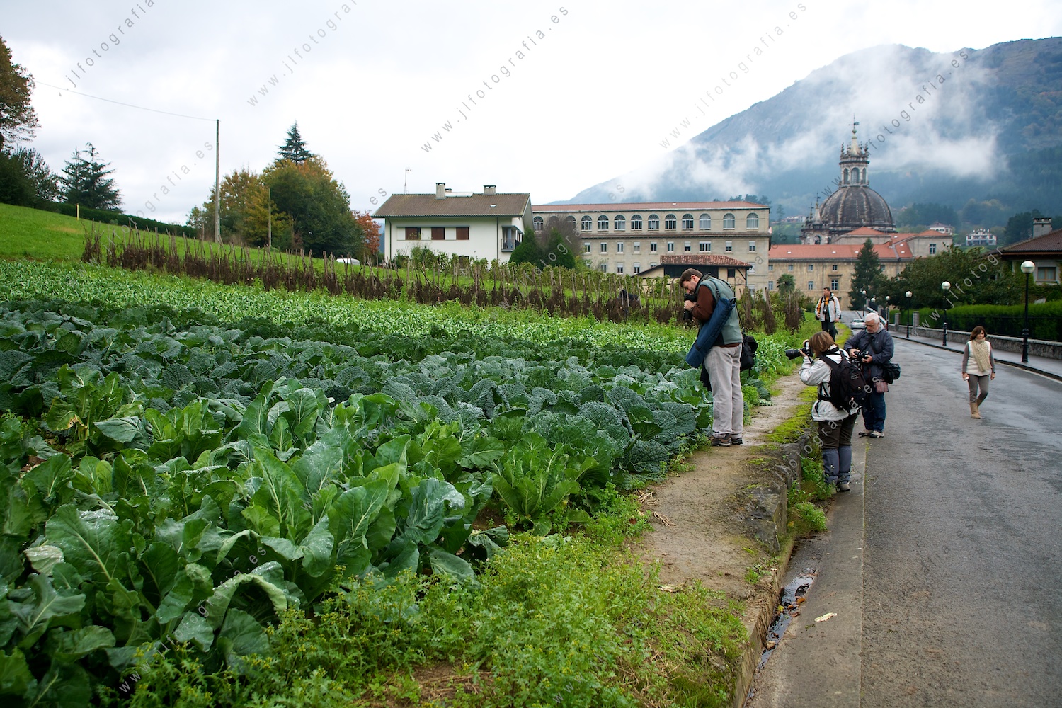 fotógrafos retratando la huerta