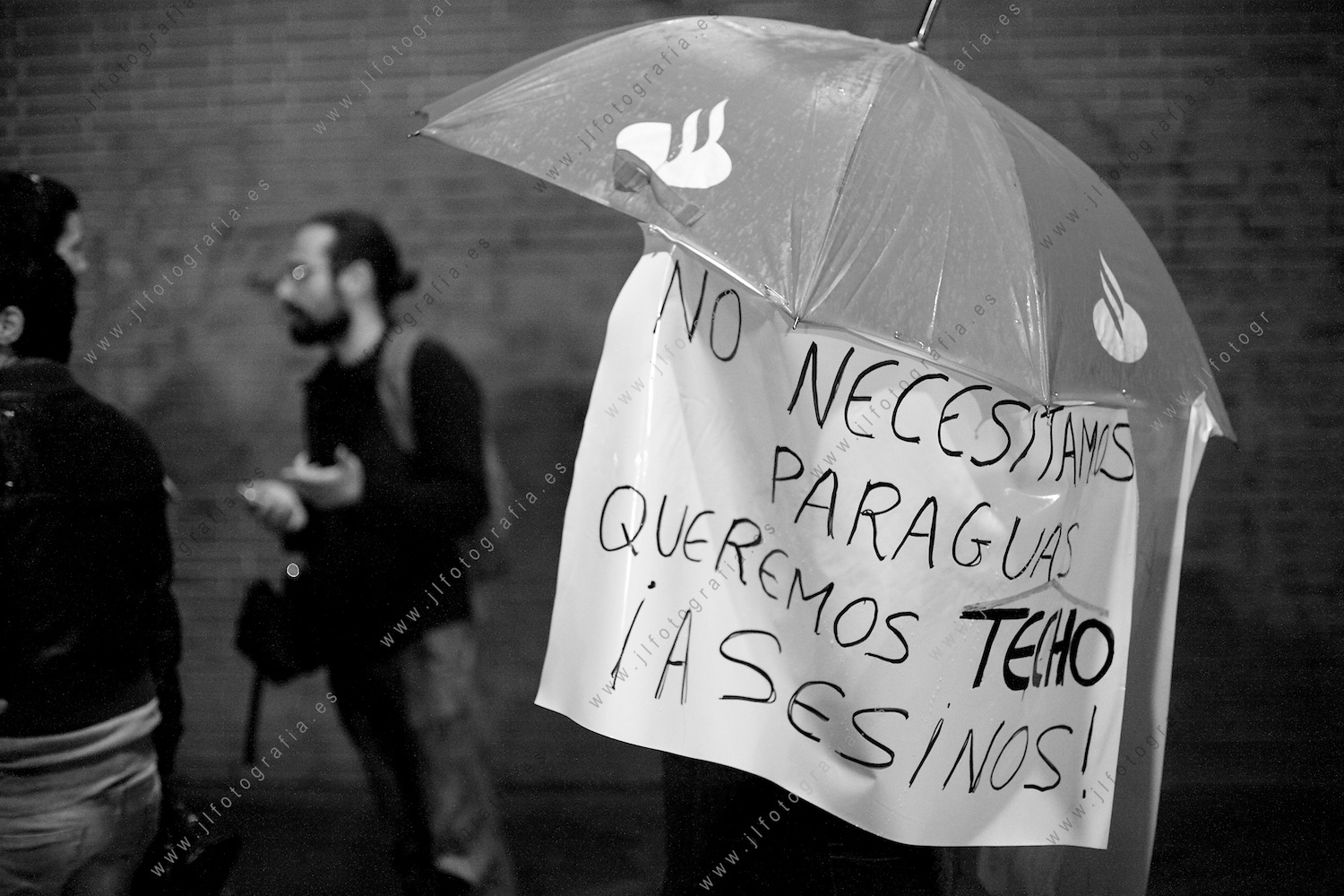 No necesitamos paraguas, queremos techo, asesinos