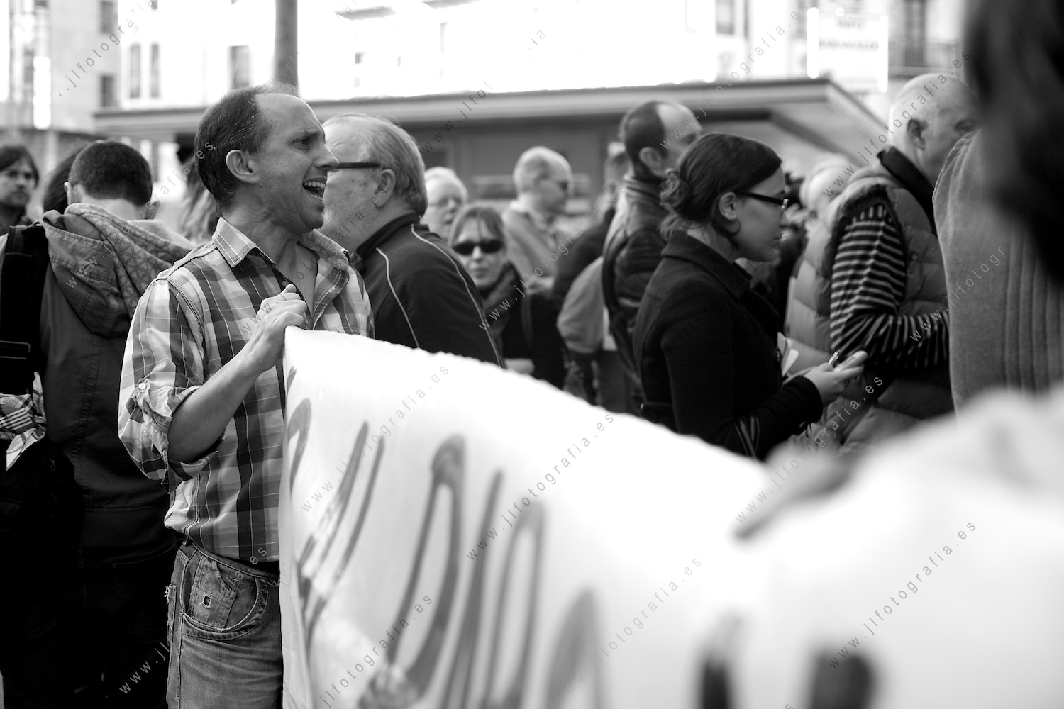 Protestando con la pancarta