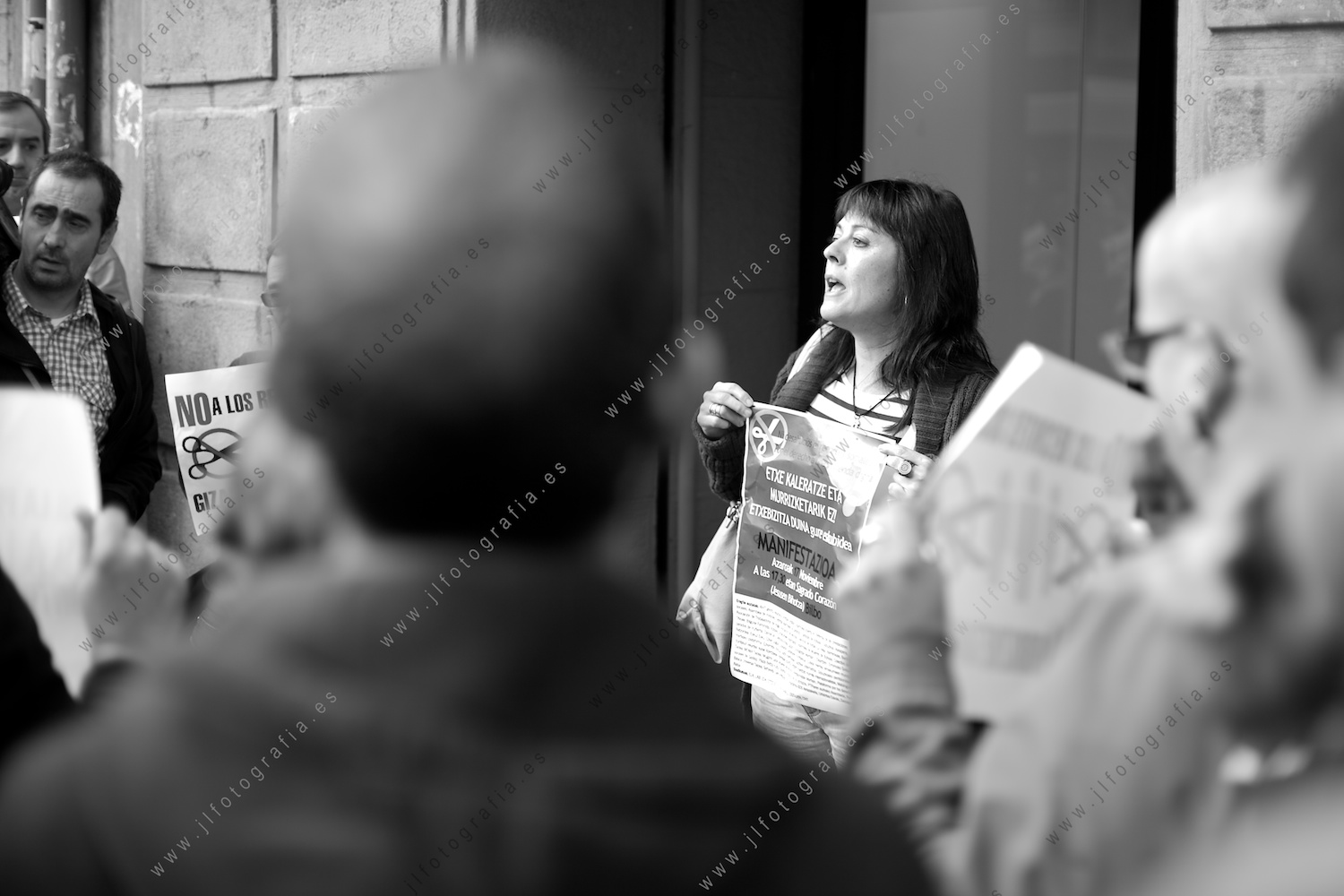 Dando el comunicado de la convocatoria ciudadana