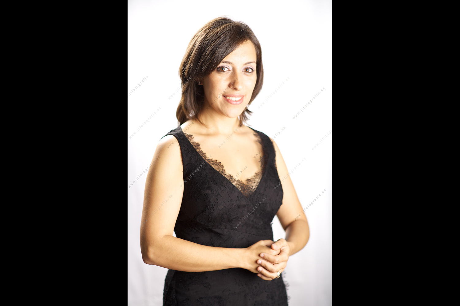 Pose de plano medio en estudio