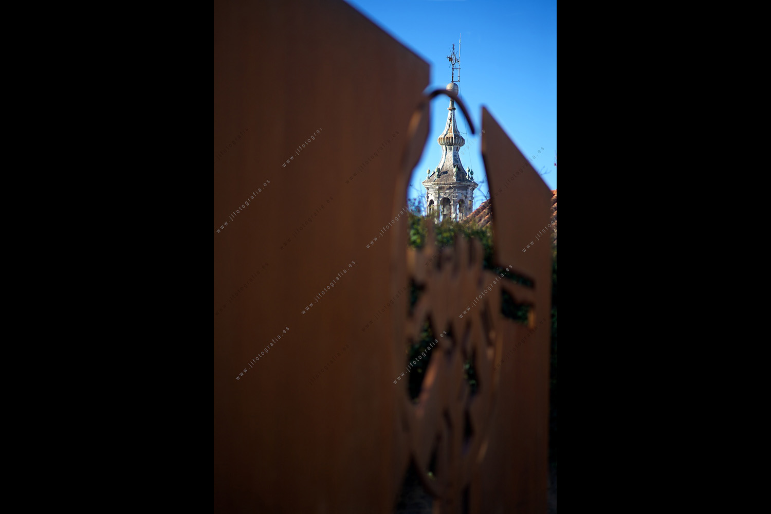 Escultura en hierro junto al palacio de Monte Hermoso