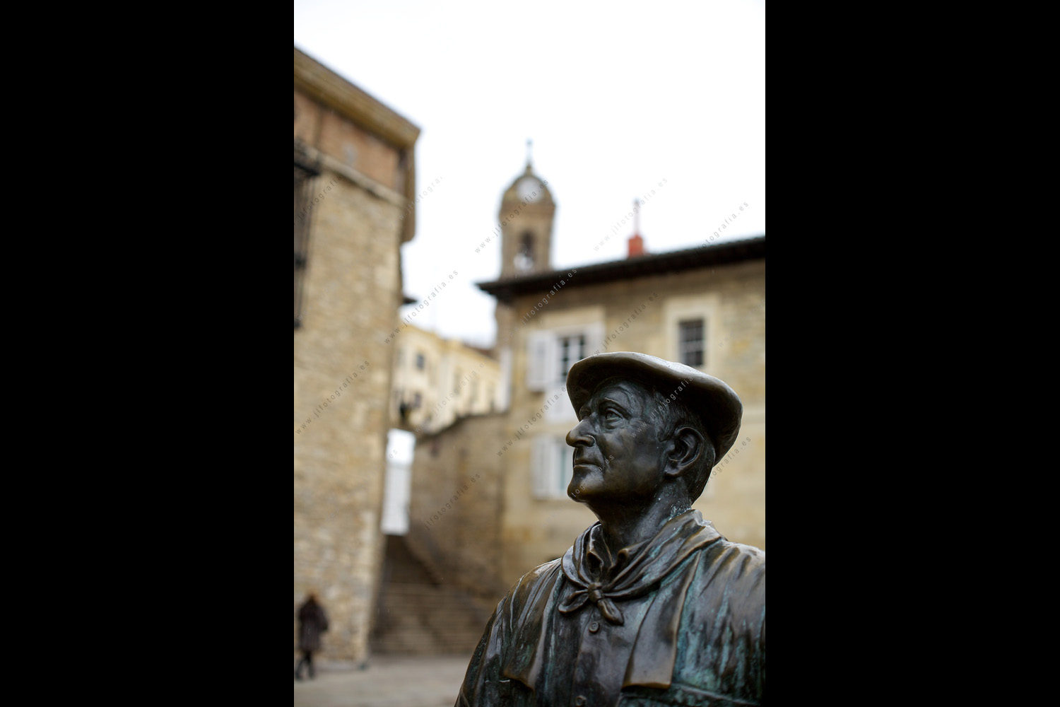Escultura de Celedón en Gasteiz