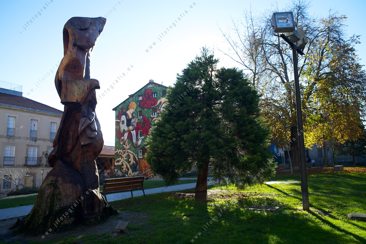 Escultura en un parque de vitoria junto al gastetxe