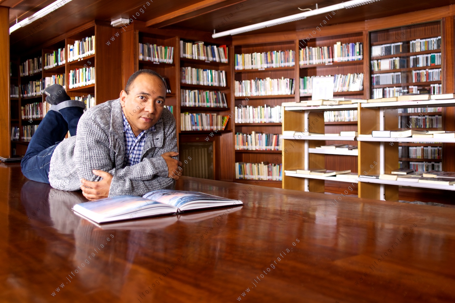 Retrato  tumbado sobre la mesa de José Tadeo Tápanes