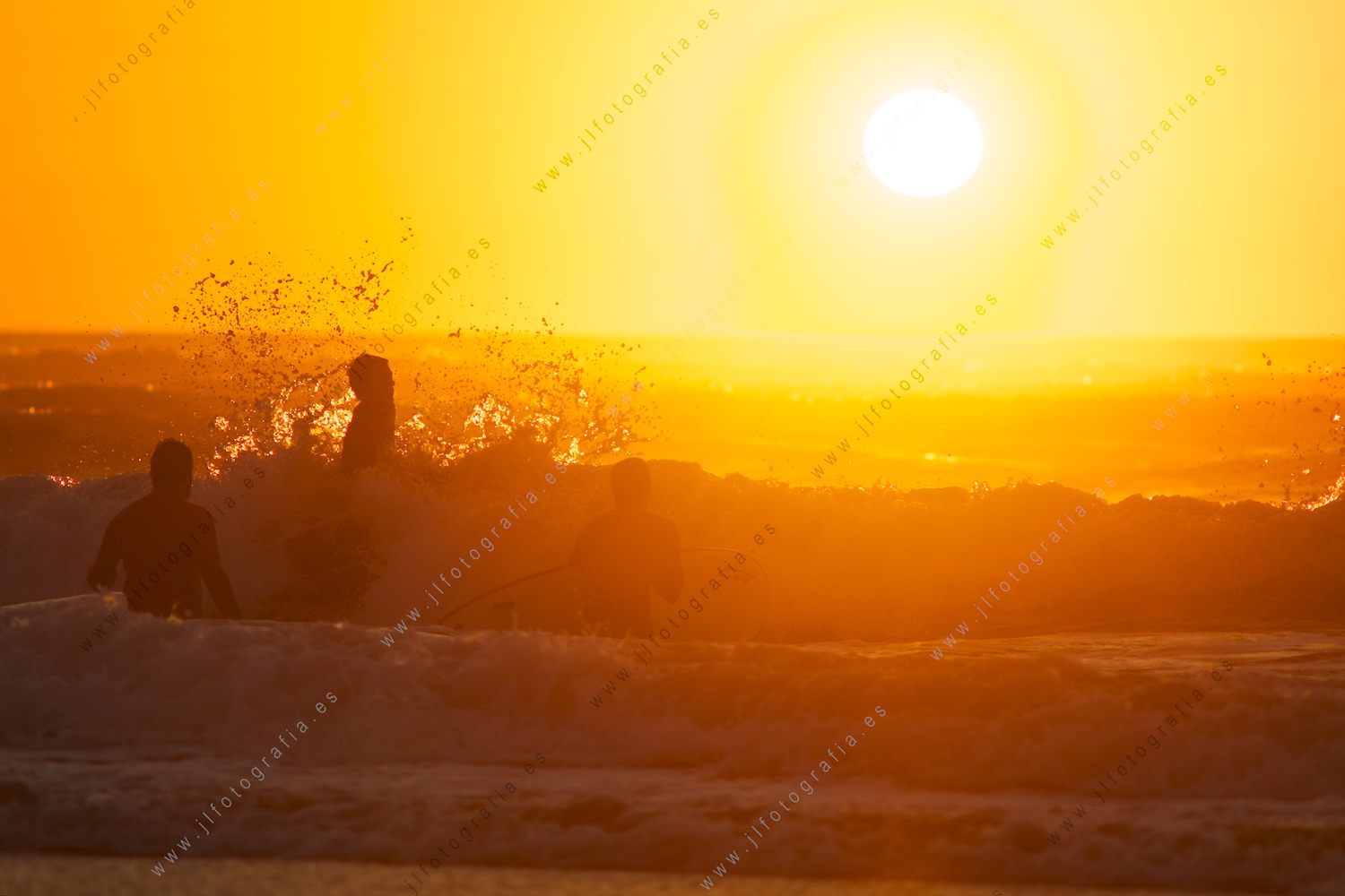 Surfeando en la hora más bonita