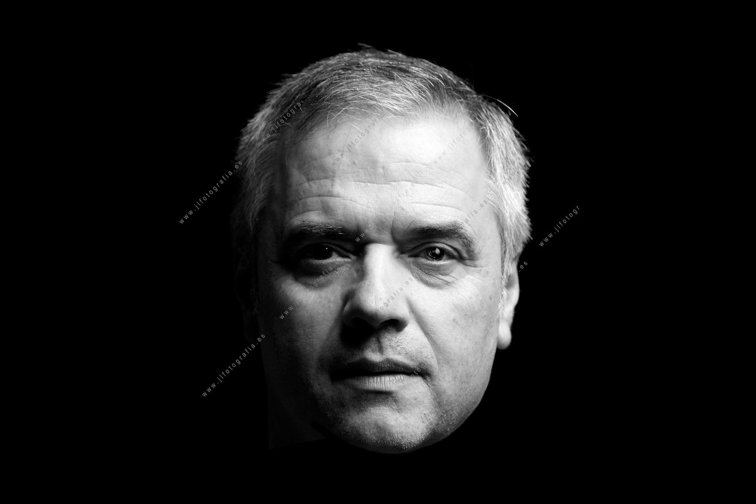 Retrato de primer plano en estudio de el compañero de Denbora Txemars