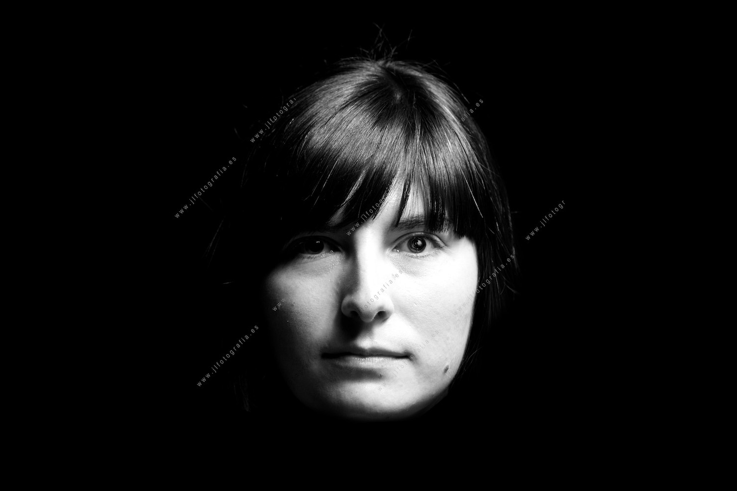 Retrato de primer plano en estudio de el compañero de Denbora Maritxu