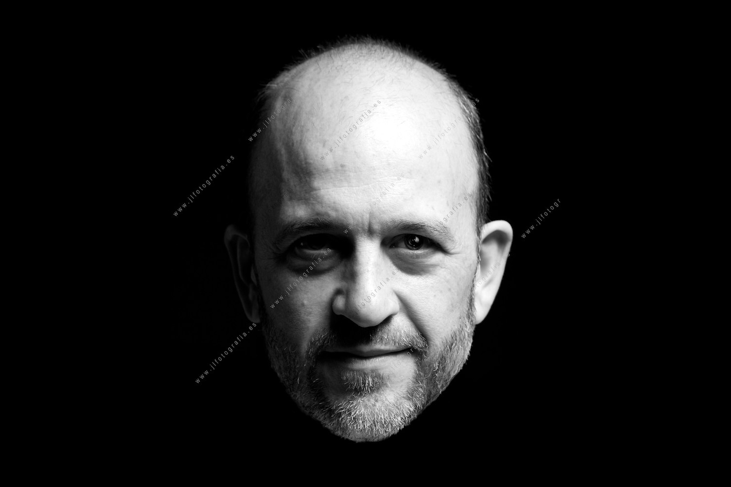 Retrato de primer plano en estudio de el compañero de Denbora Koldo