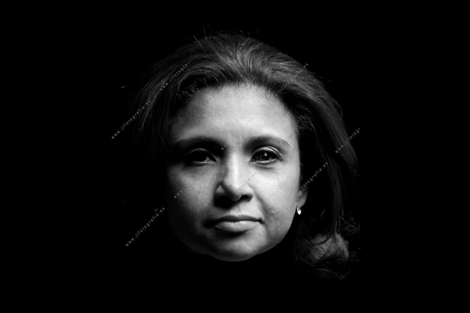 Retrato de primer plano en estudio de el compañero de Denbora Andrea
