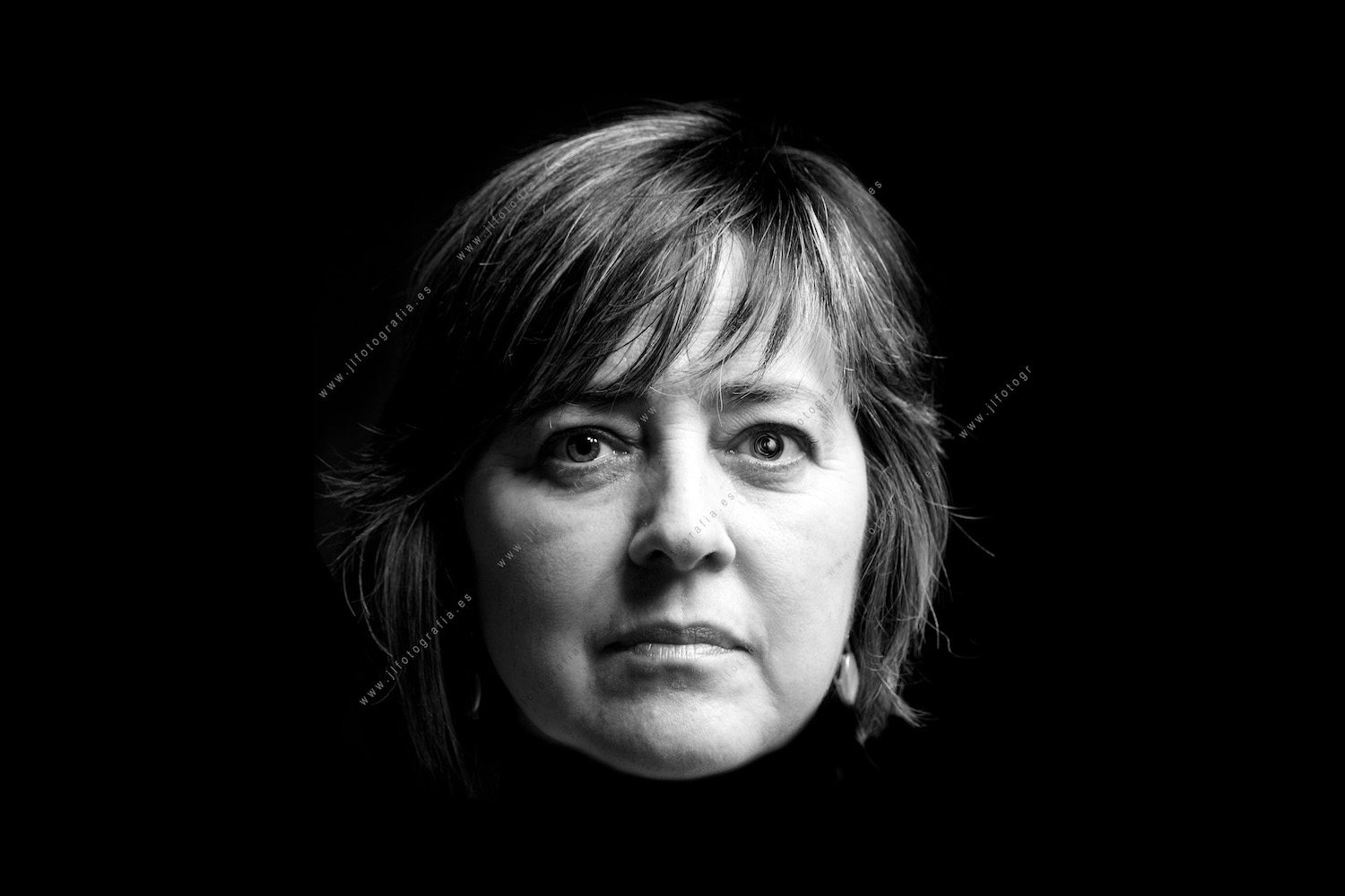 Retrato de primer plano en estudio de el compañero de Denbora Mila