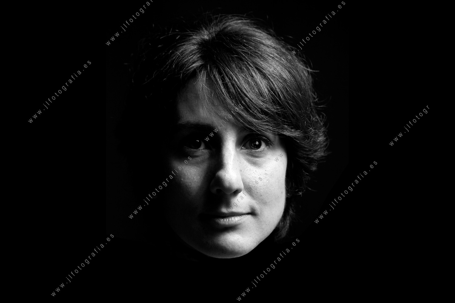 Retrato de primer plano en estudio de el compañero de Denbora Nico