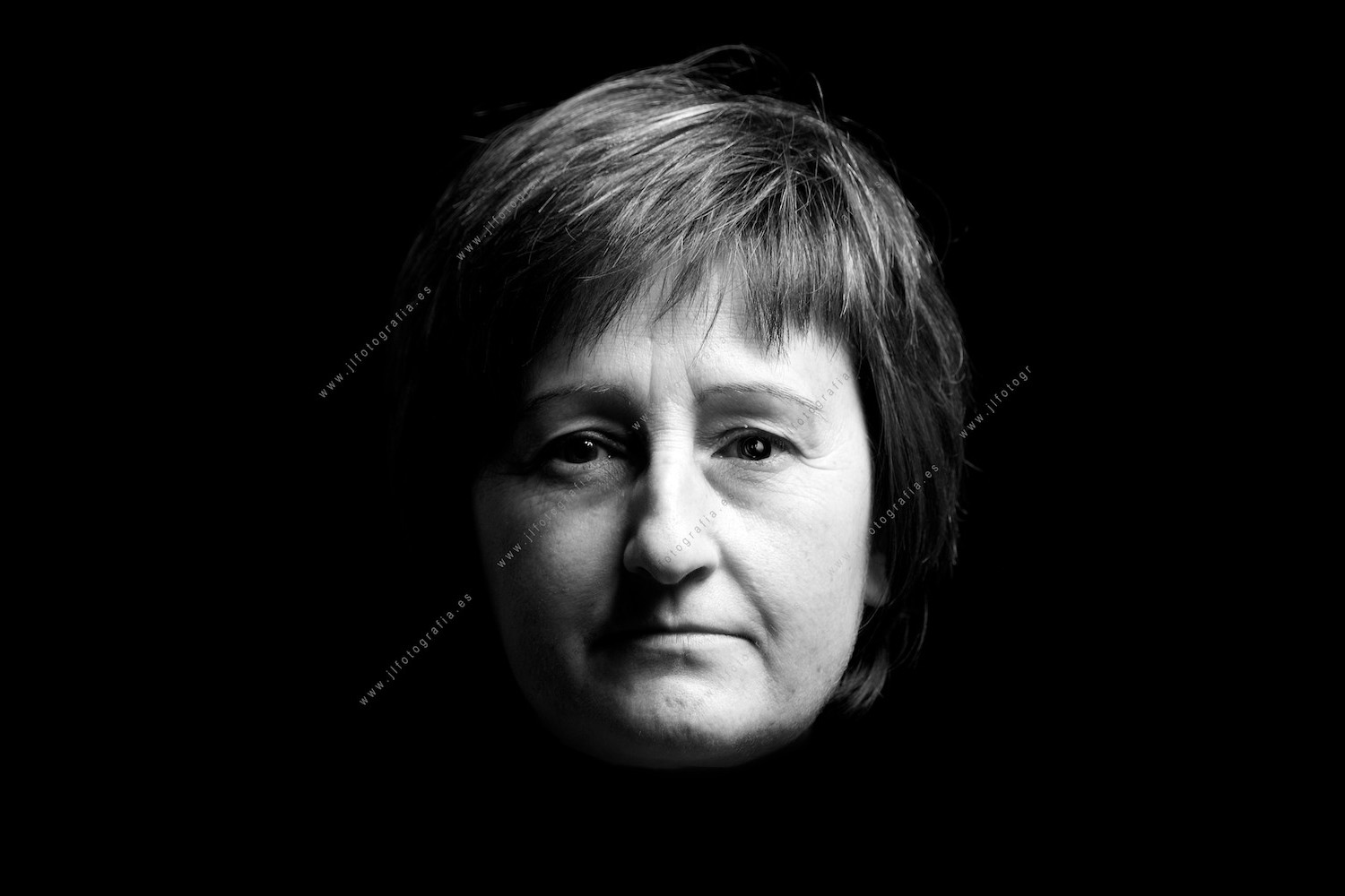 Retrato de primer plano en estudio de el compañero de Denbora Josune