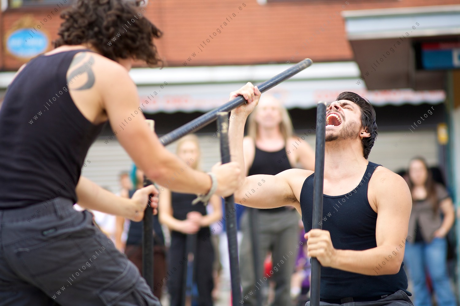 retrato de un miembre de Tred Dance, en un instante de expresión corporal muy potente, en la actuación de Barakaldo 