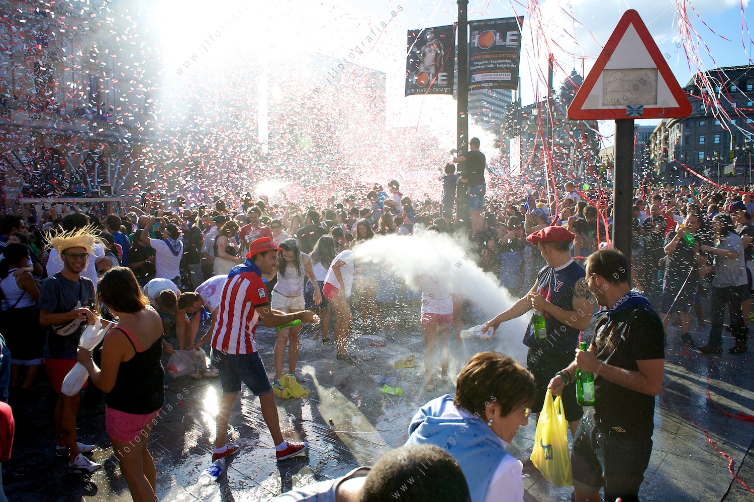 Aste Nagusia de Bilbao, momento del txupinazo y el jolgorio y fiesta inicial