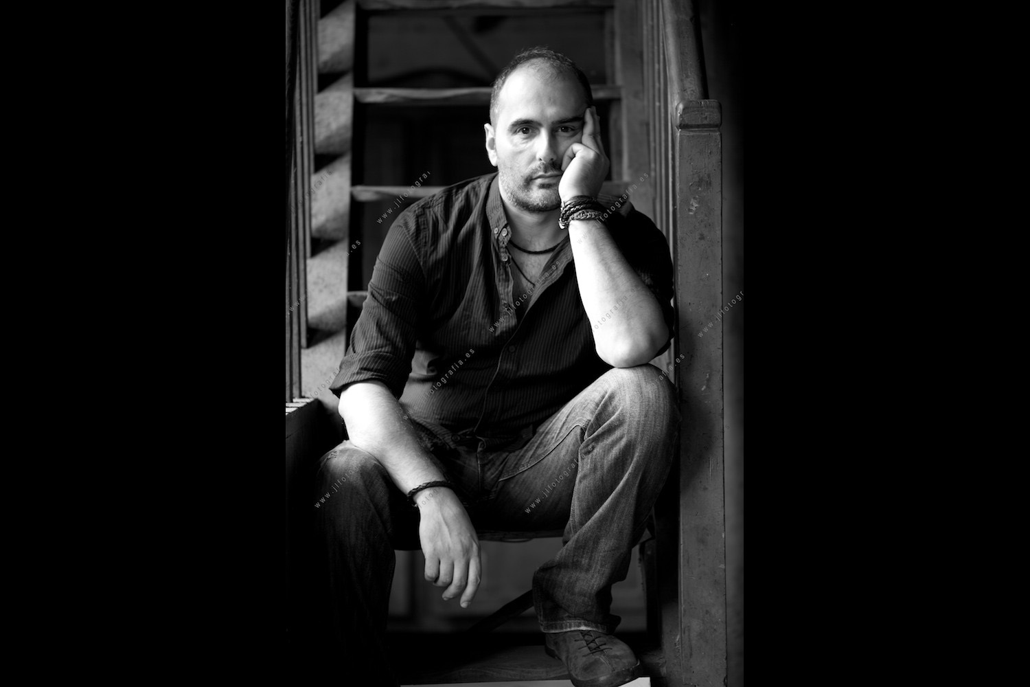 Retrato Luis Borlaff, guitarrista de grupo de rock Jardín Infierno 