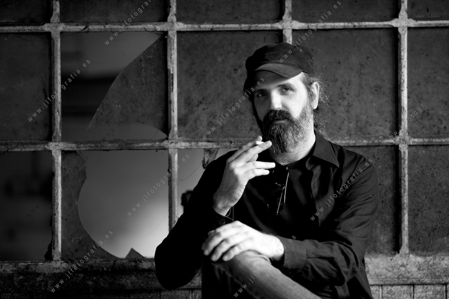 Retrato Juan José Ramírez, guitarrista de grupo de rock Jardín Infierno