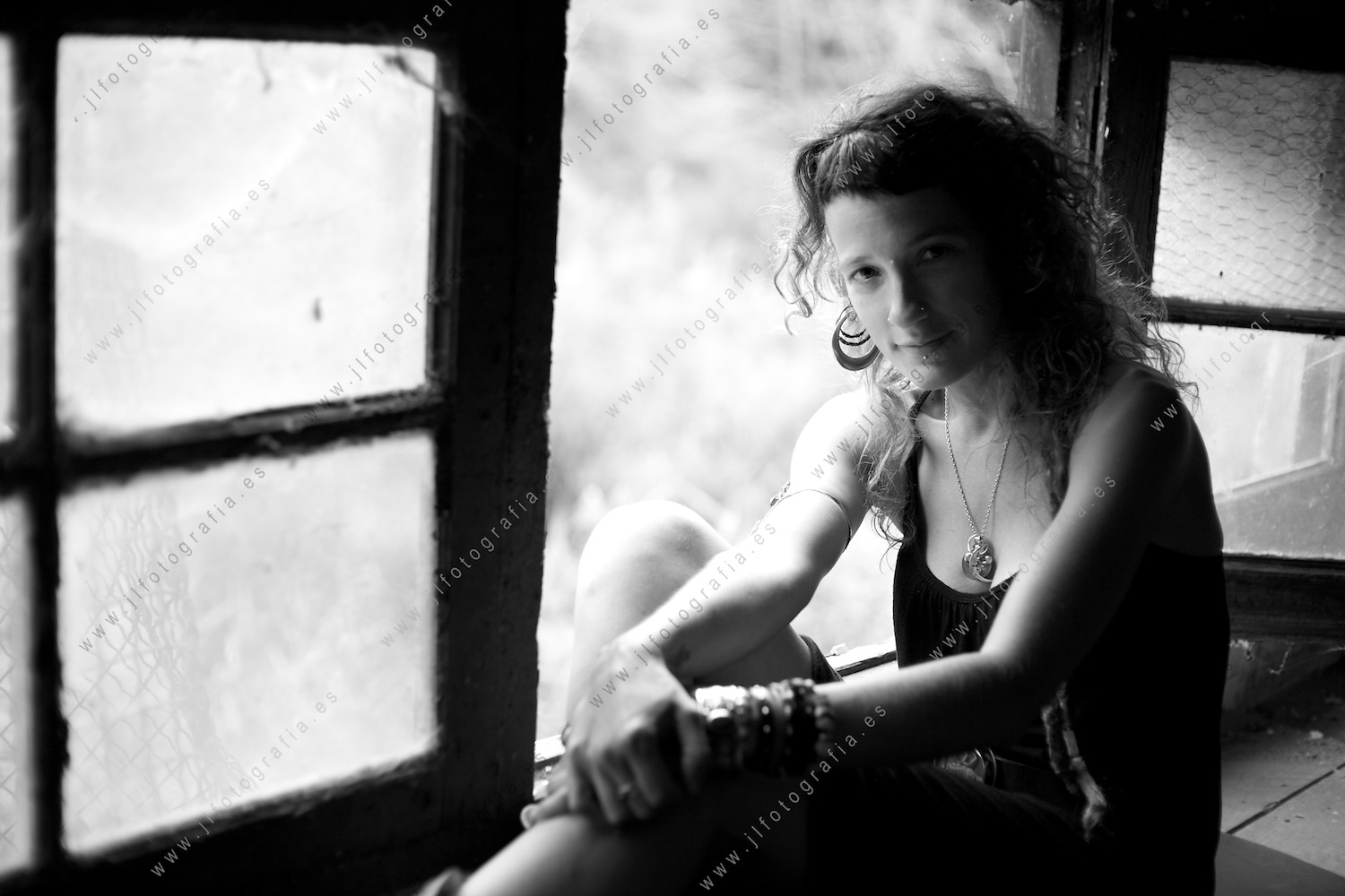 Retrato María Argüeso, vocalista de grupo de rock Jardín Infierno durante las sesión para el nuevo disco