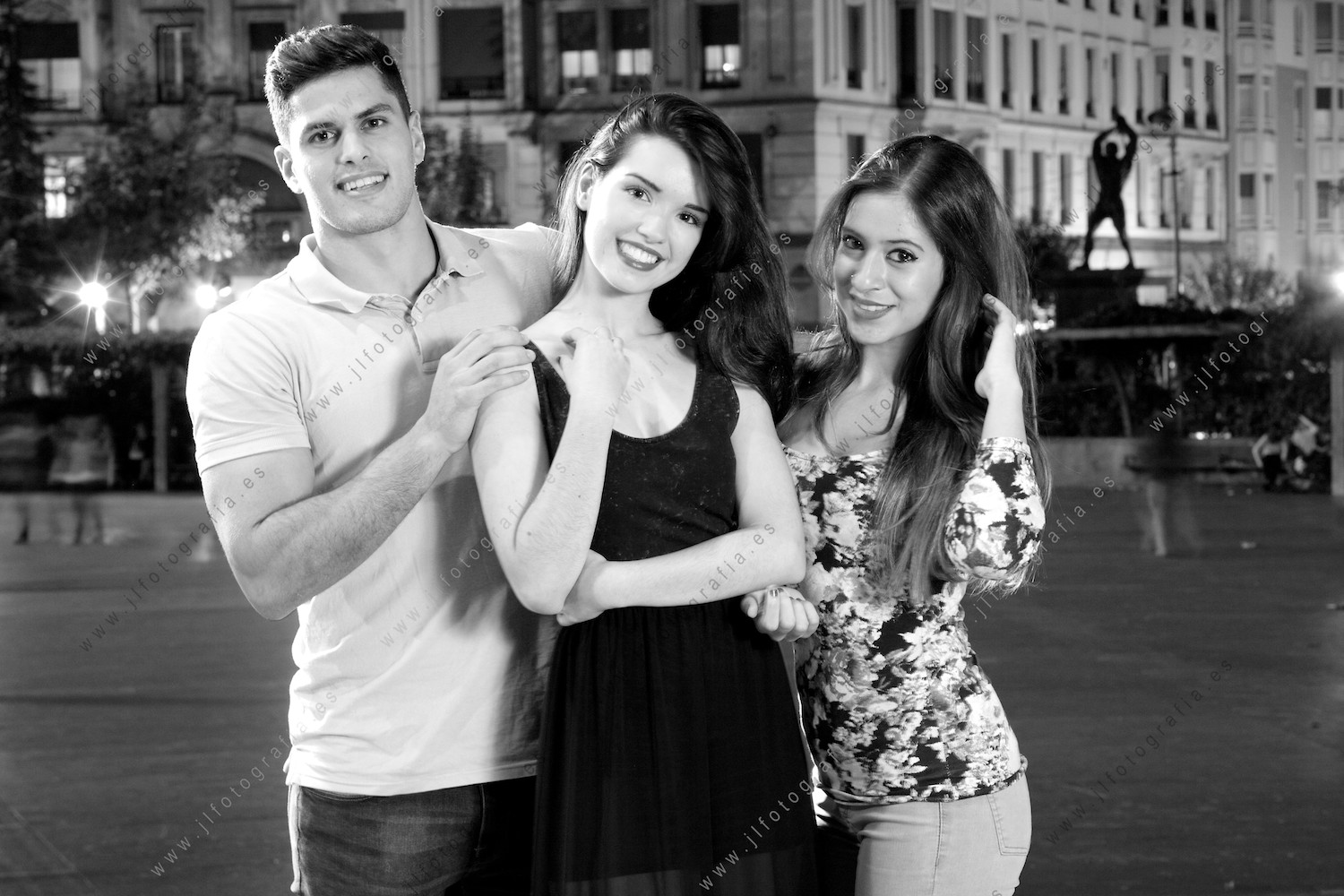 Posado de grupo de modelos para el cartel del shooting de la quincena fotográfica de Denbora