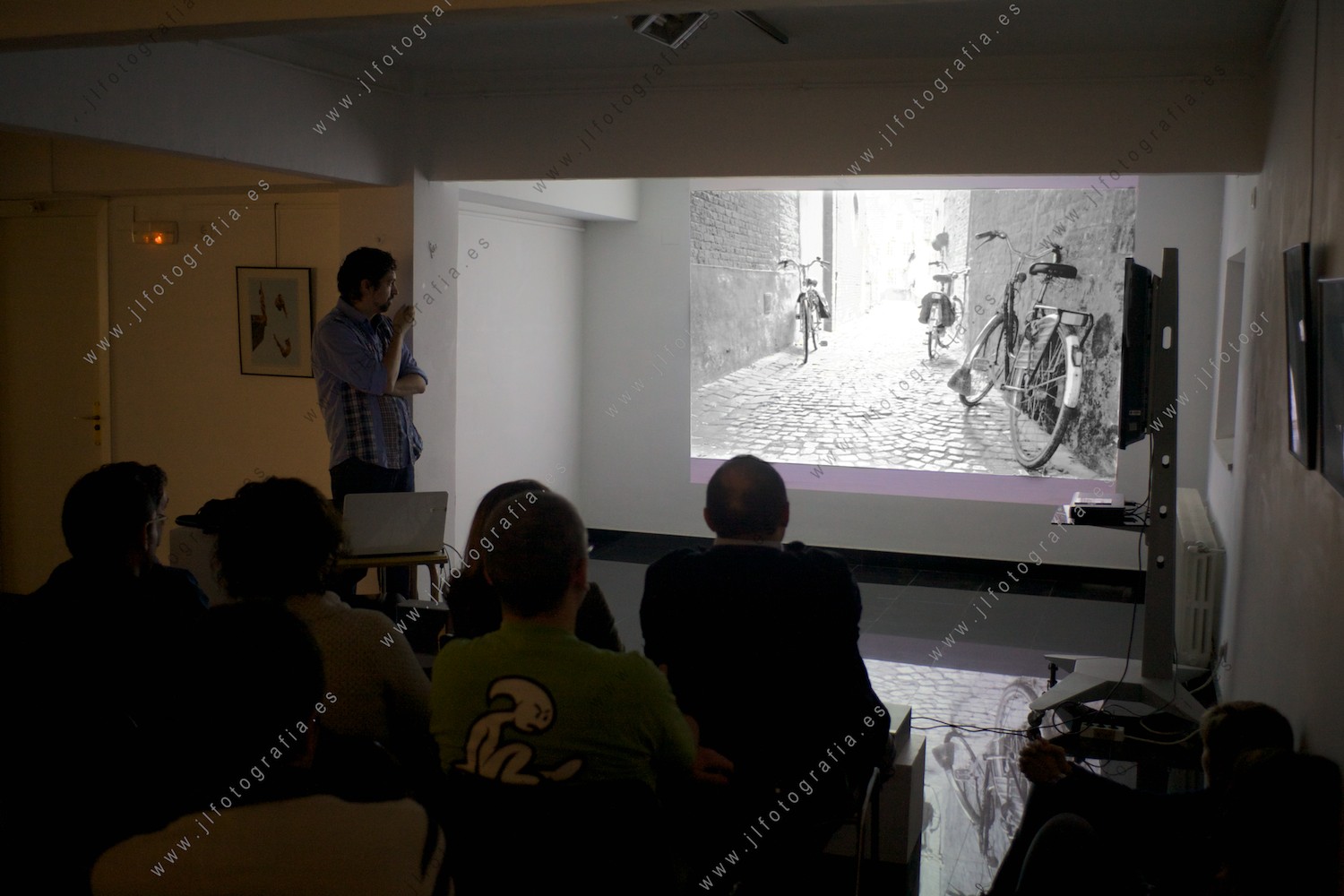 el  fotógrafo profesional de Barakaldo, Iñigo Escalante mostrándonos sus fotografías y trabajo