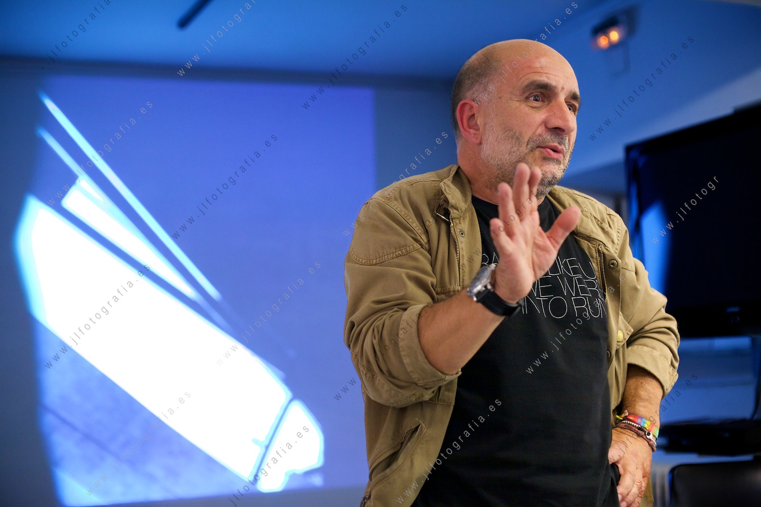 El fotógrafo de Barakaldo, Jesús Miranda durante la charla que nos ofreció en la quincena fotográfica.