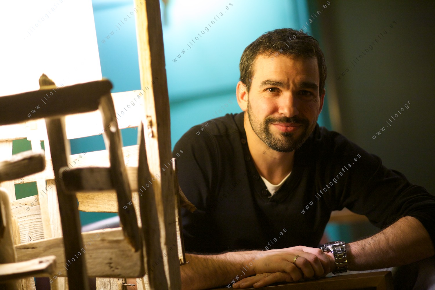 Iñaki Piñero, socio fotógrafo de Denbora, posando en Novotel 