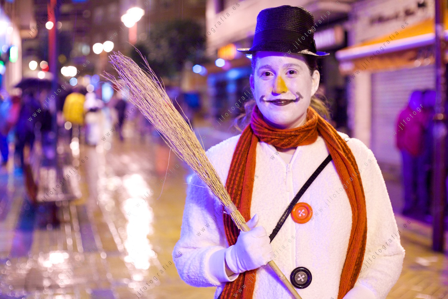 Carnaval de Barakaldo, retrato a una señorita disfrazada de muñeco de nieve en zaballa