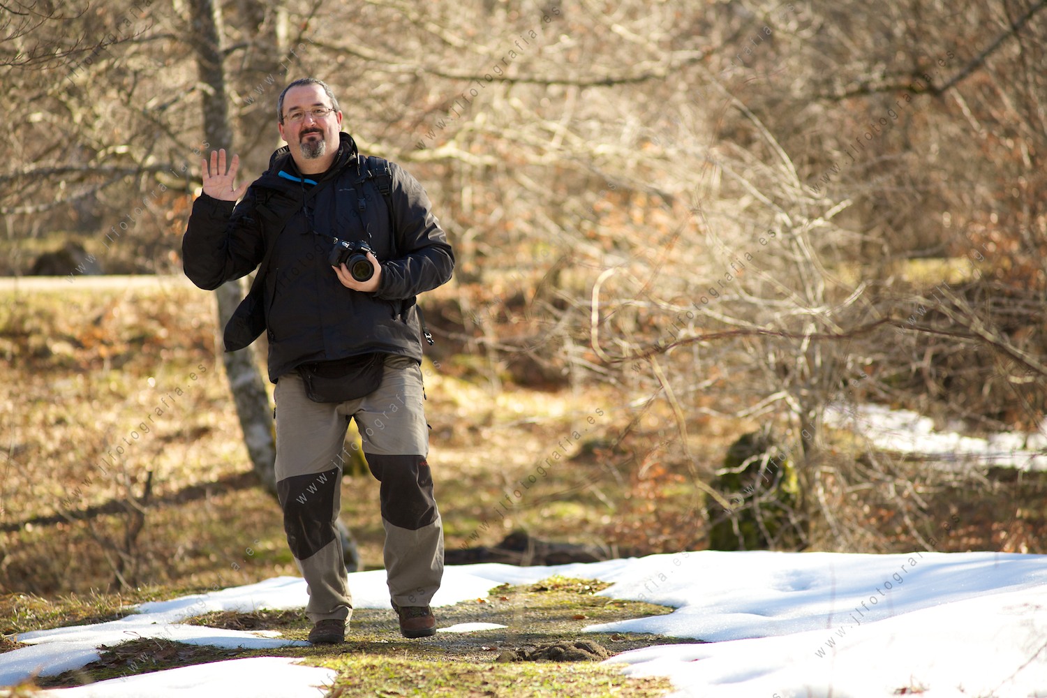 Jesús Rivera, compañero de Denbora, posando en el bosque de la sierra de Gibijo 
