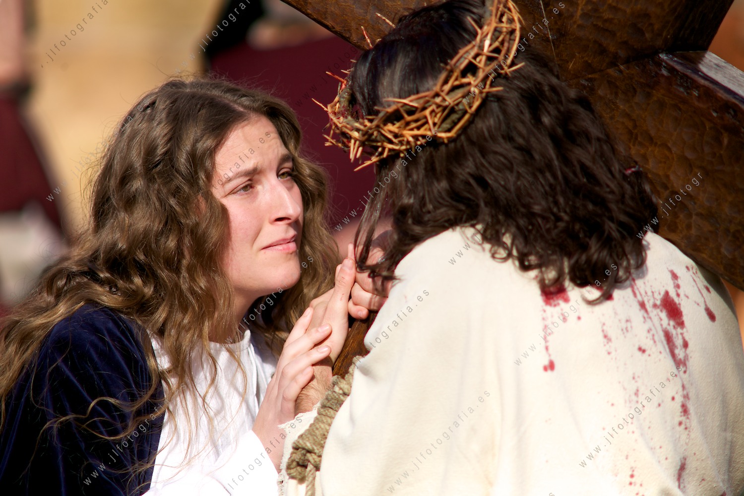 María madre de jesús, llora ante él arratrando la cruz, semana santa Balmaseda