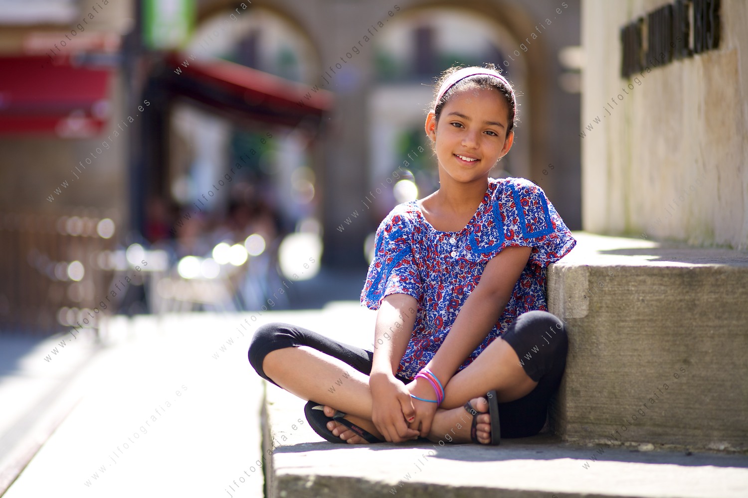 Niña del Sáhara posando en Gasteiz