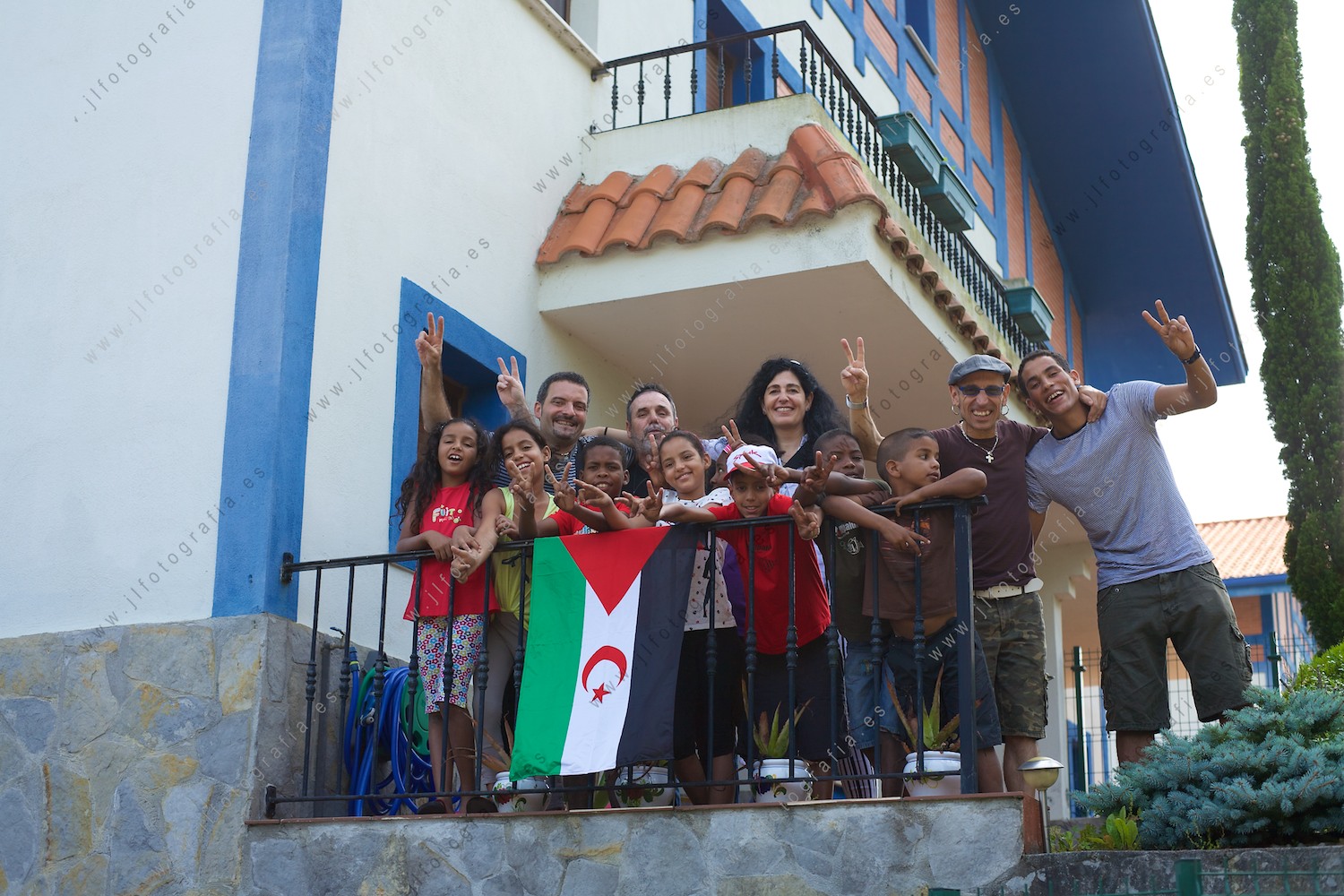Retrato de grupo de los niños en casa de Fito