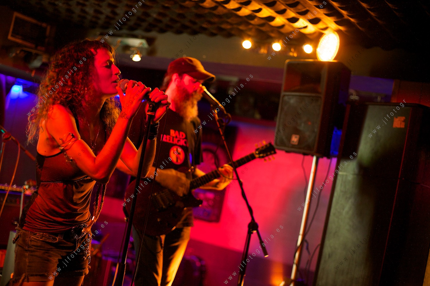 María Argüeso, solista del del grupo de rock Jardín Infierno