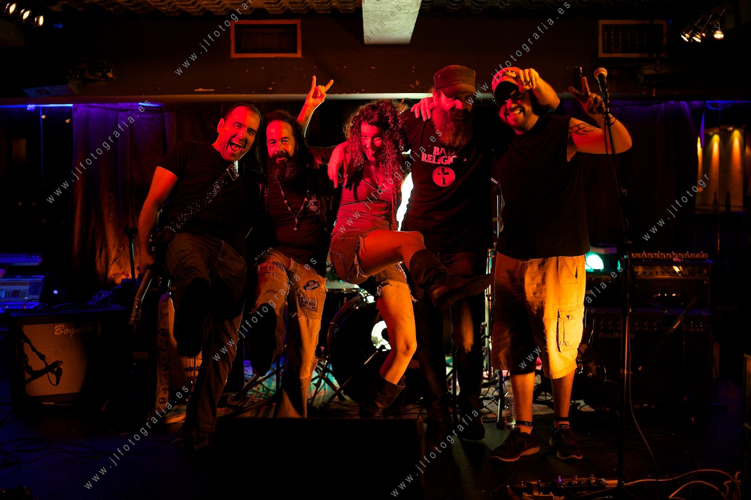 El grupo de rock Jardín Infierno en el final de la actuación en el Edaska de Barakaldo