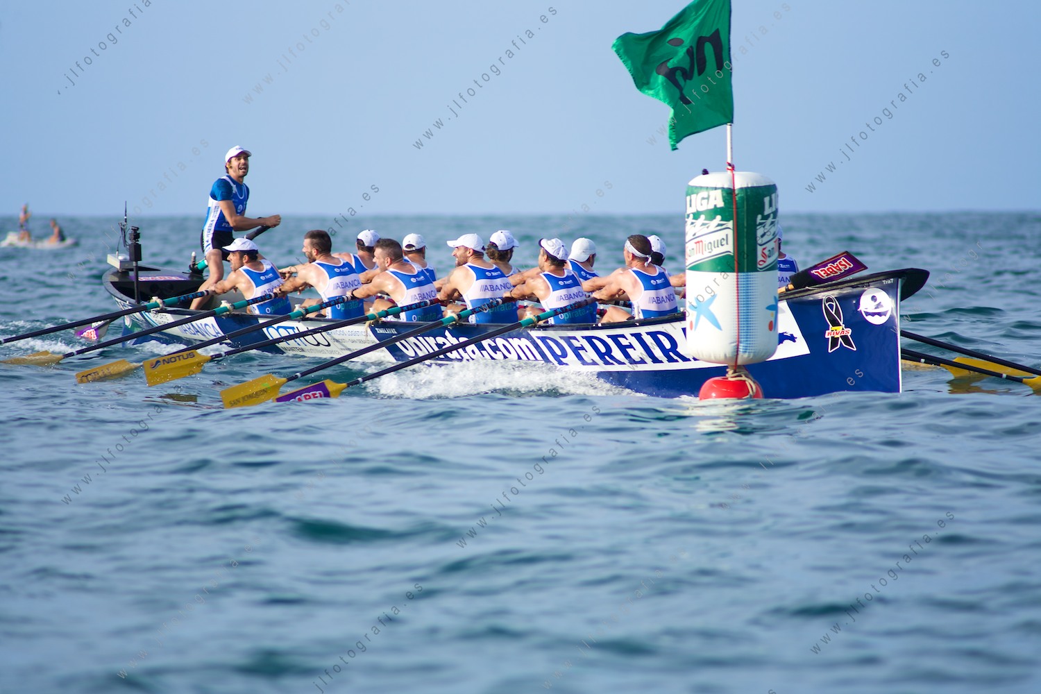 Tiran entrando en meta marcando tiempo