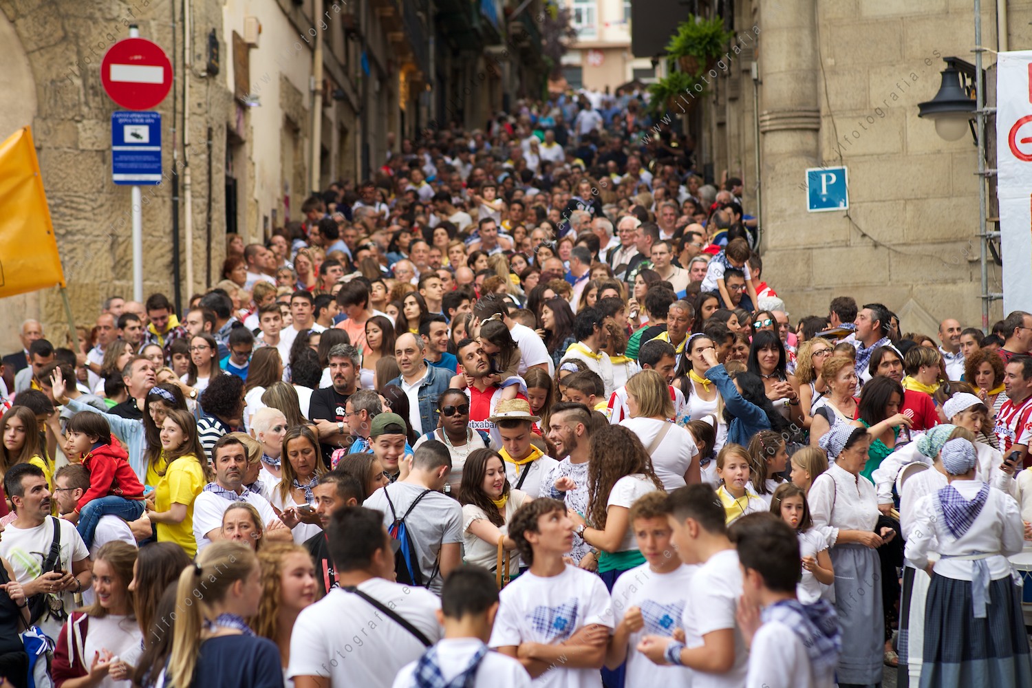 Más discos, por favor (aka Los Antiguos 1001): "Le chant des femmes bulgares" (Chœur de Femmes de Sofia, Zdravko Mihaylov); "Legend" (Henry Cow); "Learn & Burn" (The Sheepdogs) Fiestas-Portugalete_1