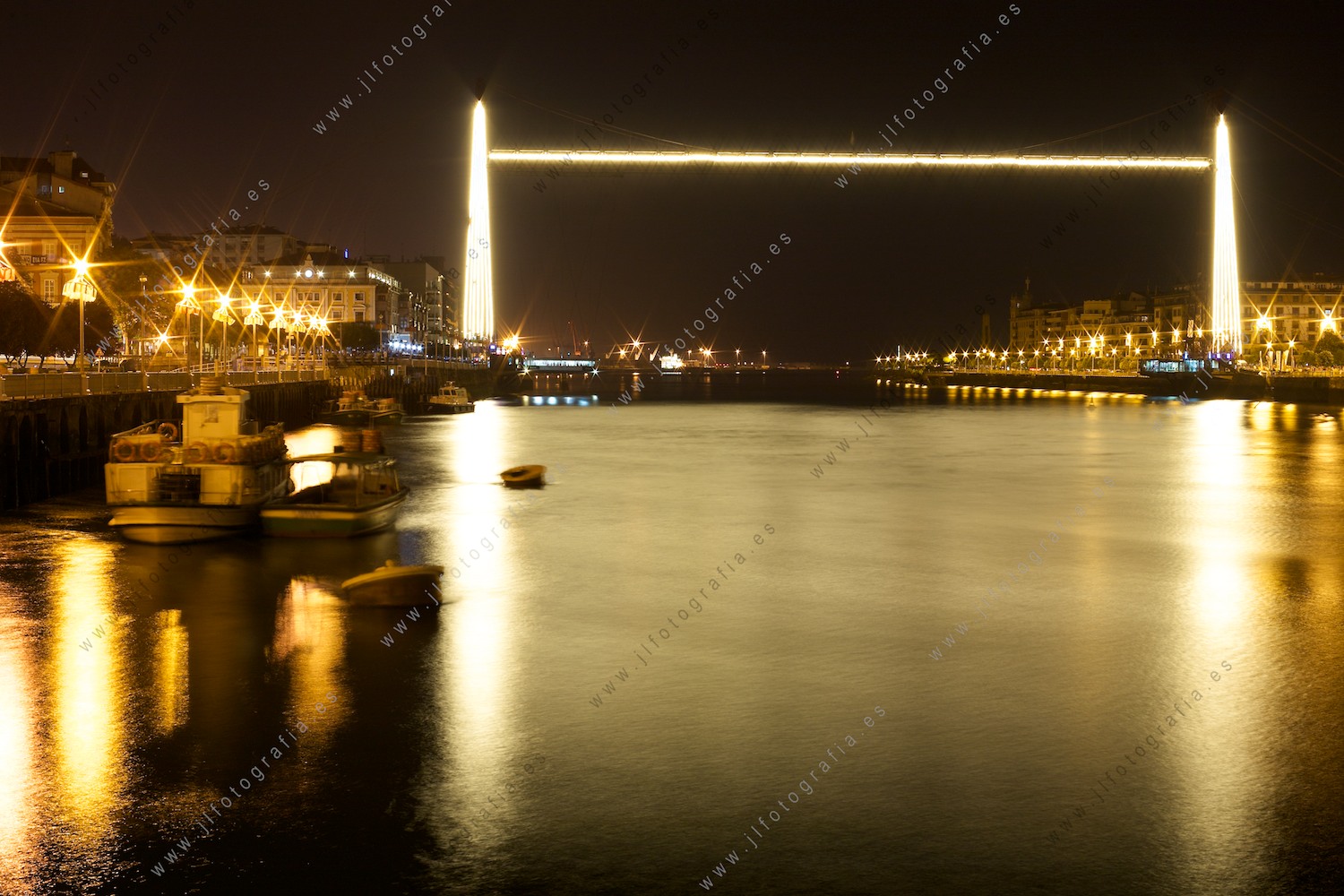 Puente Colgante Vizcaya en Portugalete iluminado por leds de bicicletas estáticas