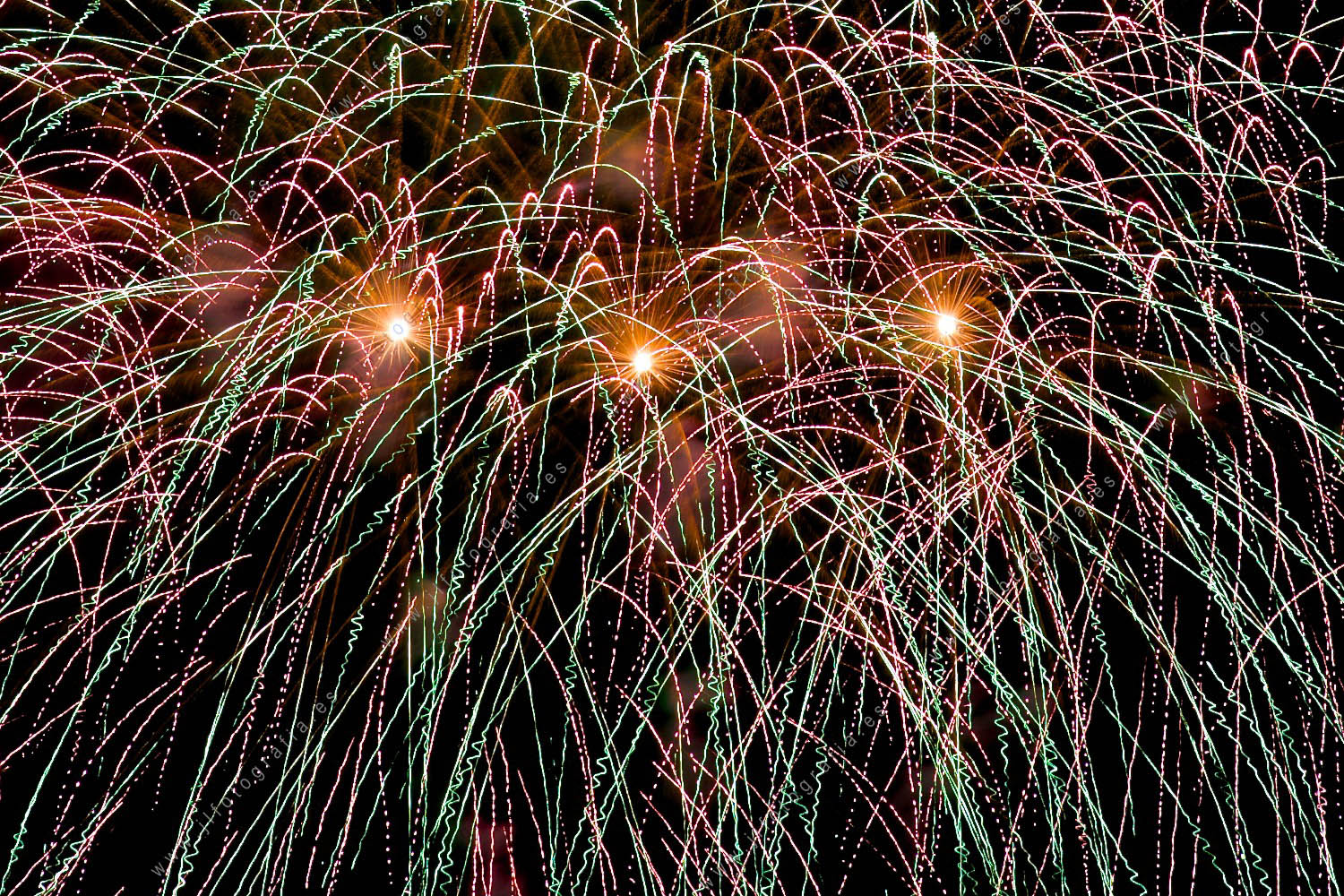 Fotografía de fuegos artificiales de la semana grande de fiestas de Bilbao, detalle de fuegos desde La Salve