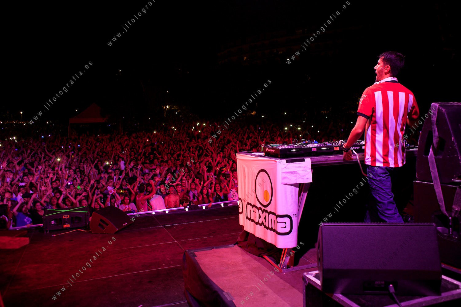 el locutor de radio y djJose AM en la sesión dance de Máxima FM en el parque Europa durante la aste Nagusia