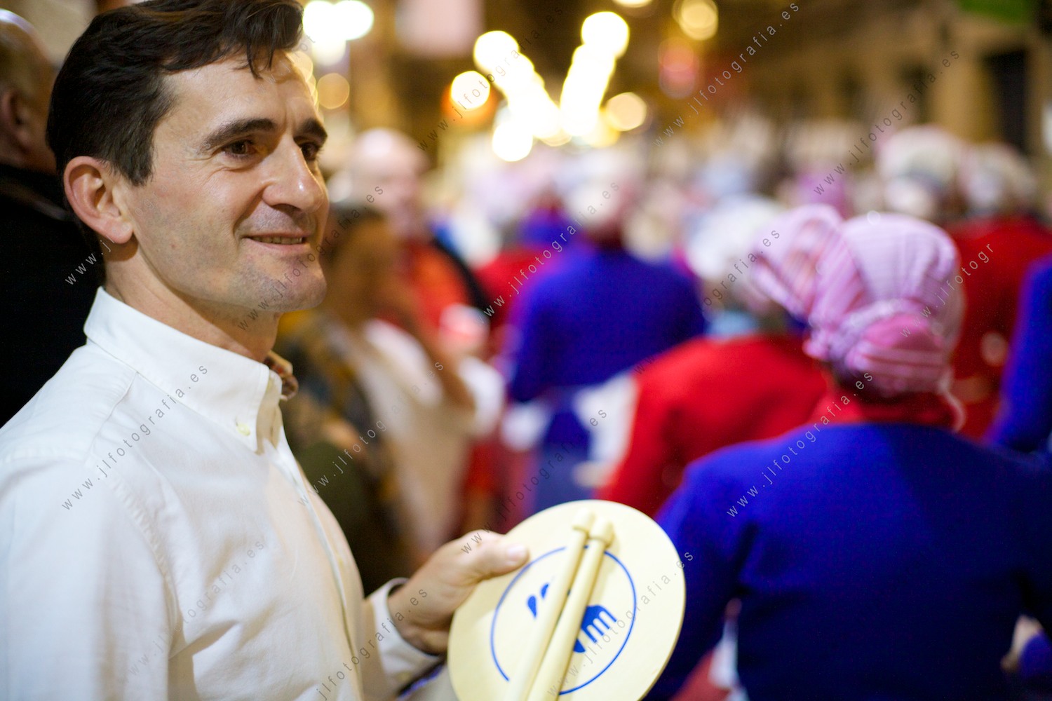 Retrato de un miembro de una sociedad gastronómica en la fiesta de la tamborrada de San Sebastián.