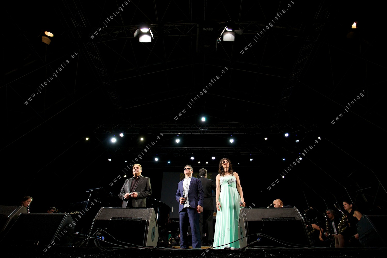 Tres cantantes, Serafín Zubirien las fiestas de los Cármenes de Barakaldo.