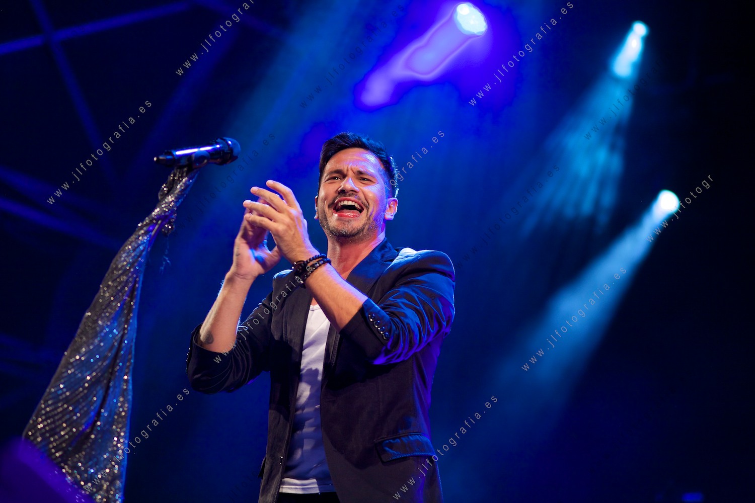 fiestas de los Cármenes de Barakaldo, concierto de David de María en la Herriko Plaza.