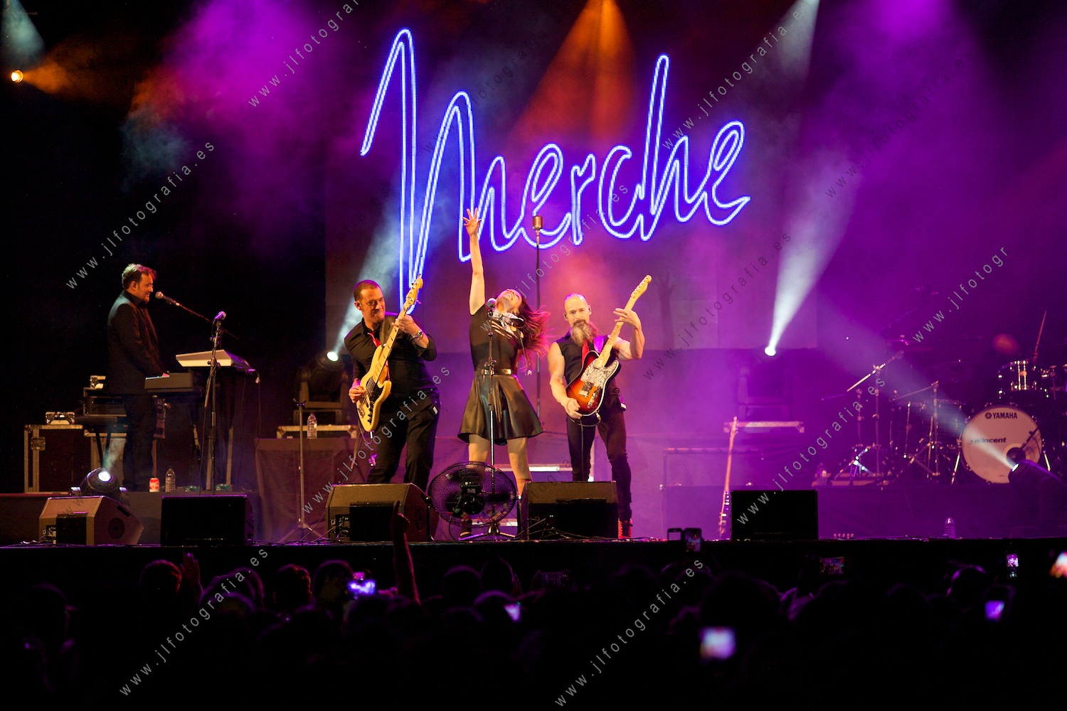 Merche triunfa durante la actuación en Barakaldo en las fiestas de Los Cármenes.