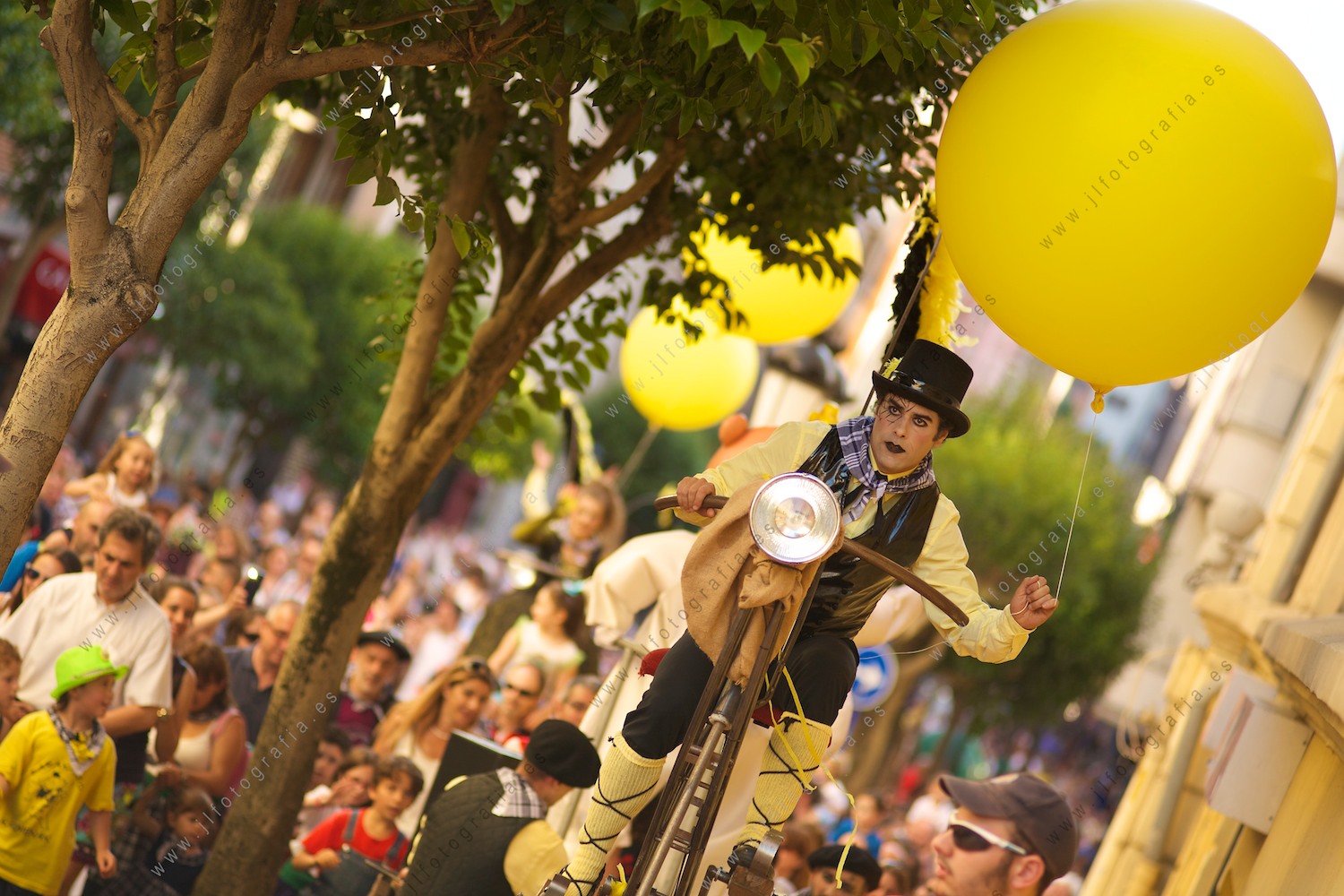 El grupo de teatro en el fin  durante las fiestas de Los Cármenes de Barakaldo.